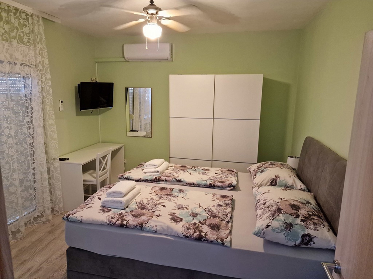 Room with terrace and sea view Mali Lošinj, Lošinj  S-b