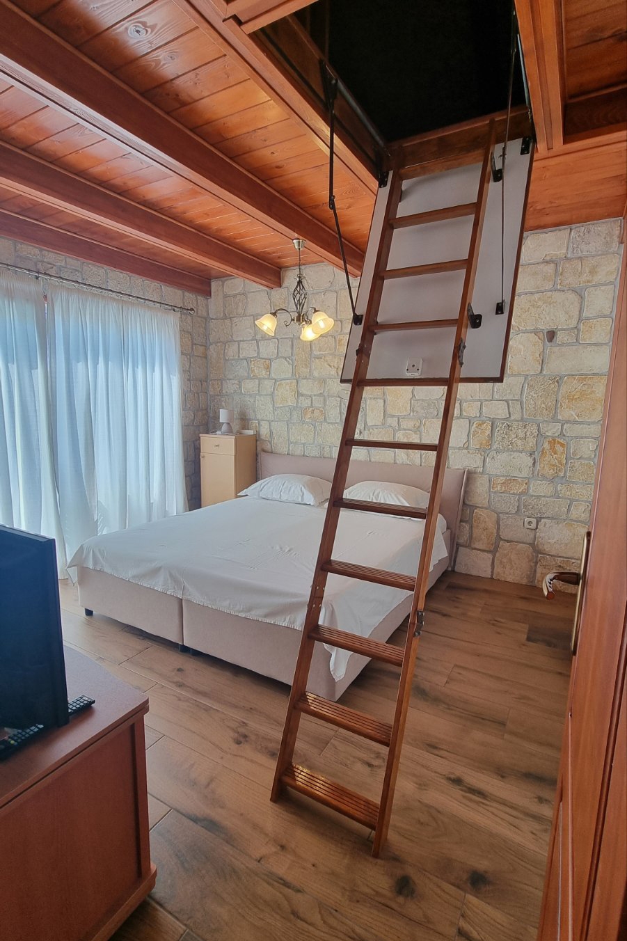 Two bedroom house with terrace and sea view Vinjerac, Zadar  K