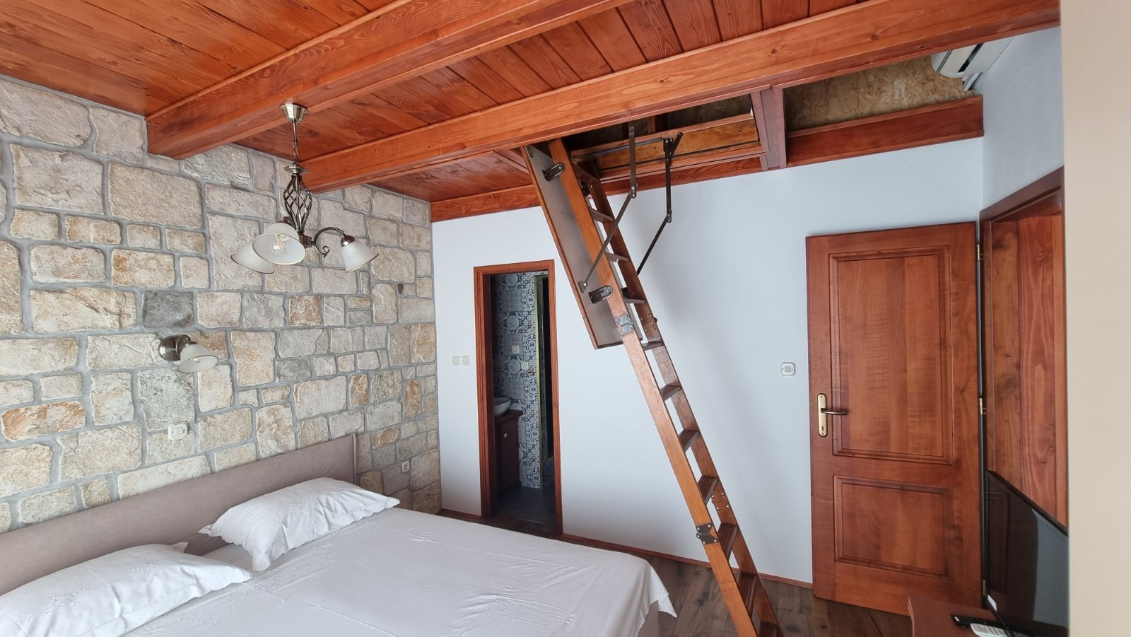 Two bedroom house with terrace and sea view Vinjerac, Zadar  K