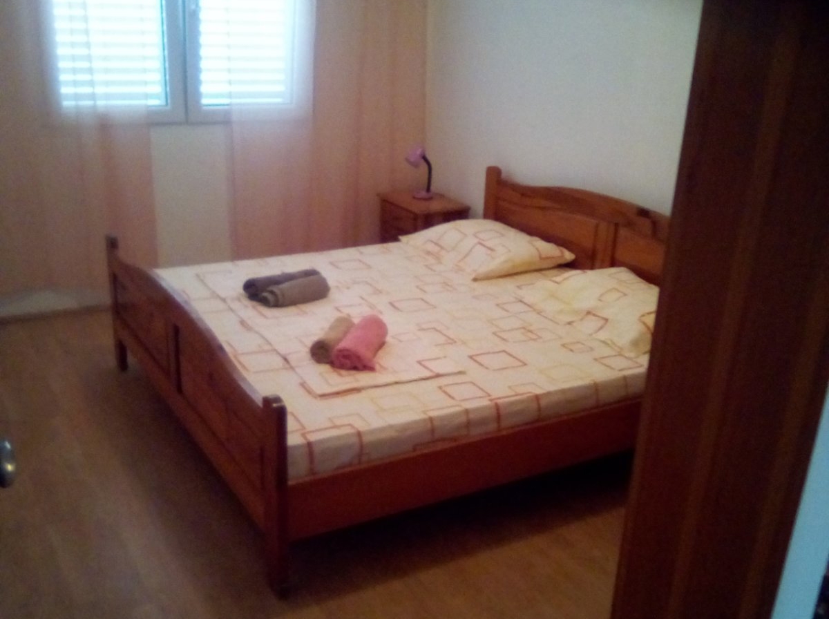 Three bedroom apartment with terrace and sea view Zavalatica, Korčula  A-b