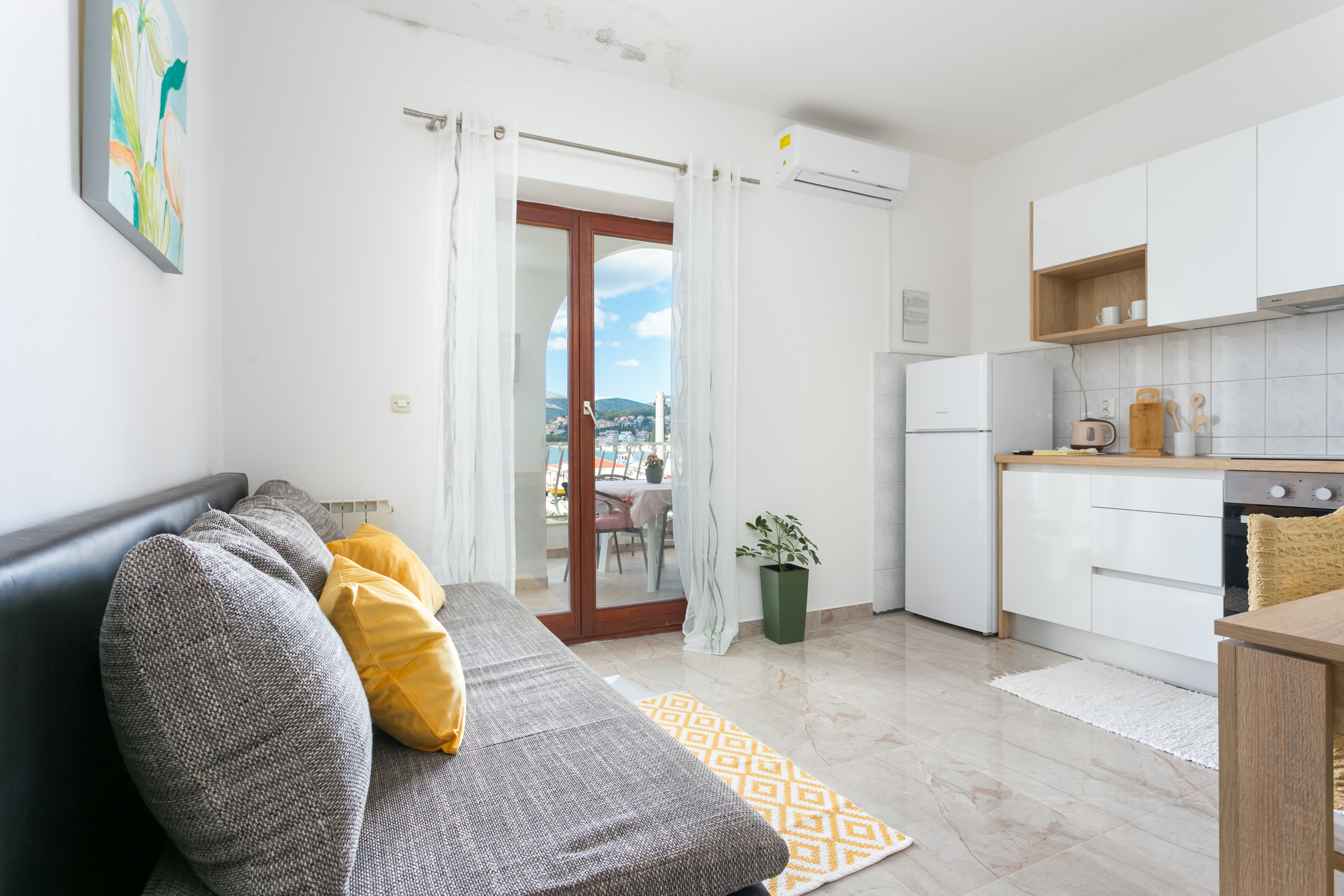 One bedroom apartment near beach Okrug Gornji, Čiovo (A-9693-a)