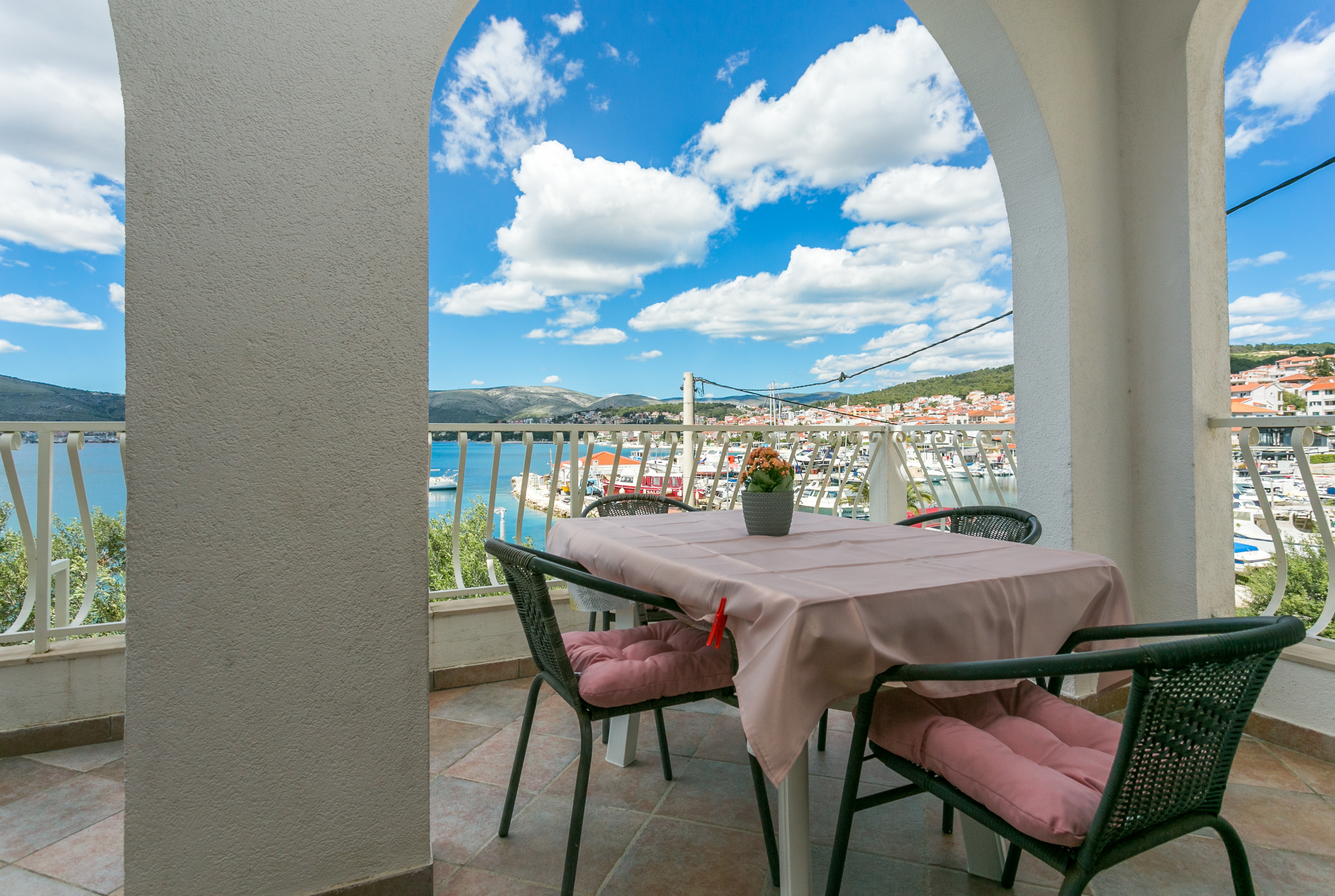 One bedroom apartment near beach Okrug Gornji, Čiovo  A-a
