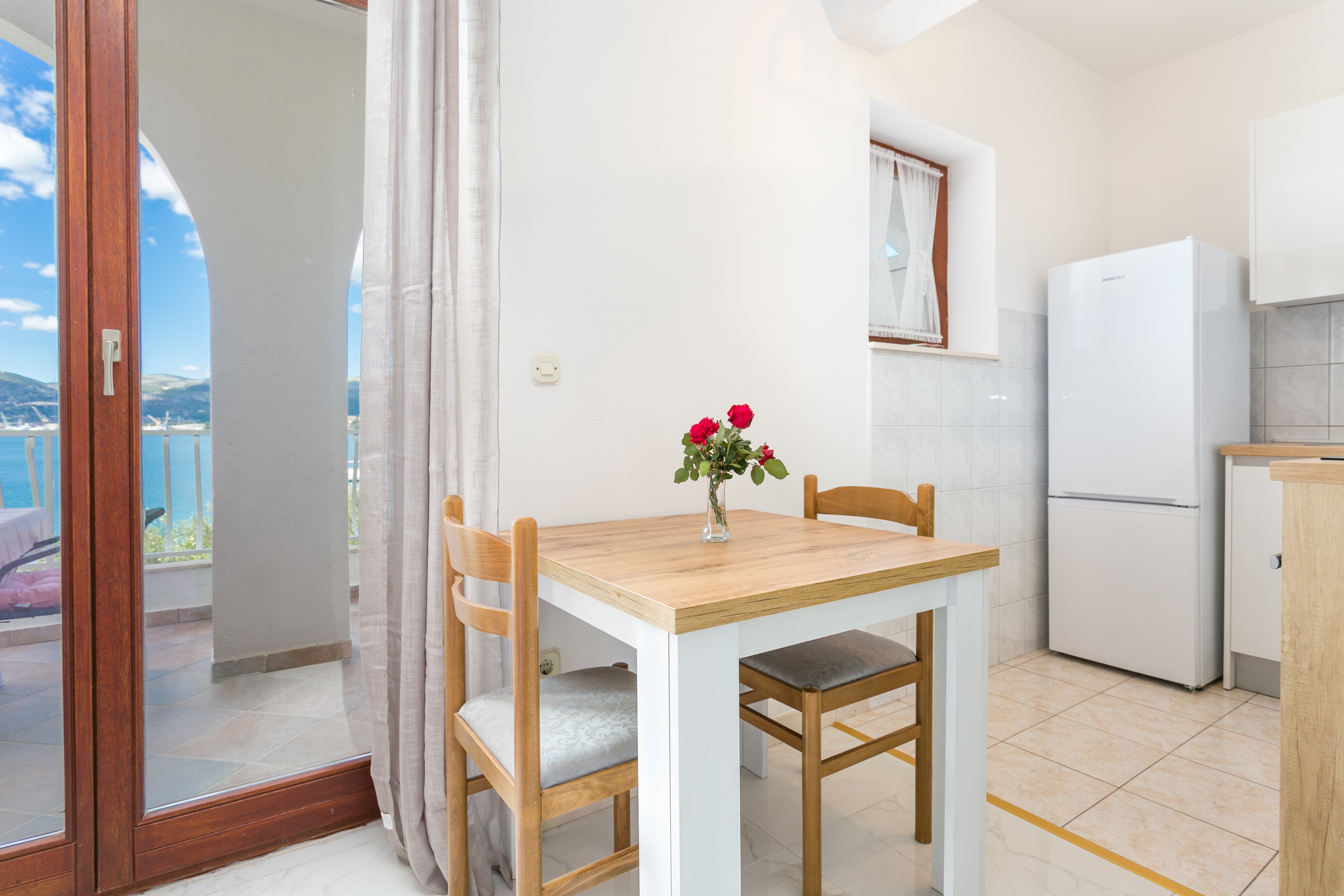 Studio flat near beach Okrug Gornji, Čiovo (AS-9693-a)