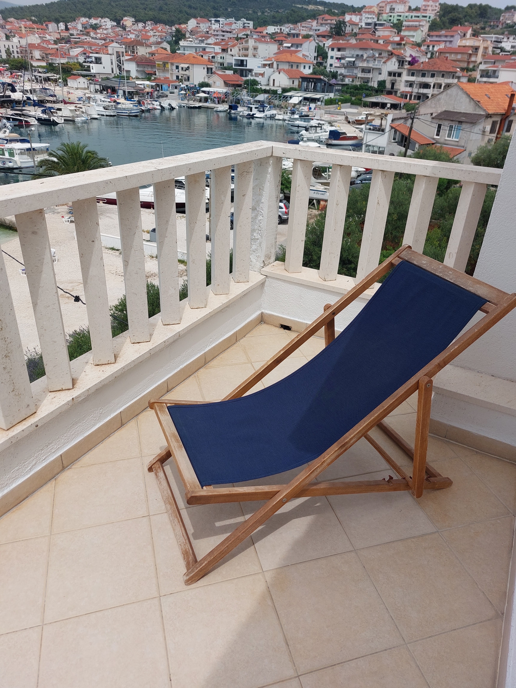 One bedroom apartment near beach Okrug Gornji, Čiovo  A-c