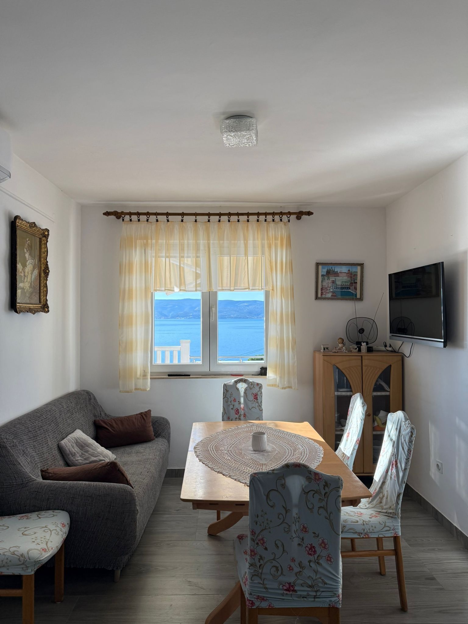 Two bedroom apartment with terrace and sea view Mali Rat, Omiš (A-9698-a)
