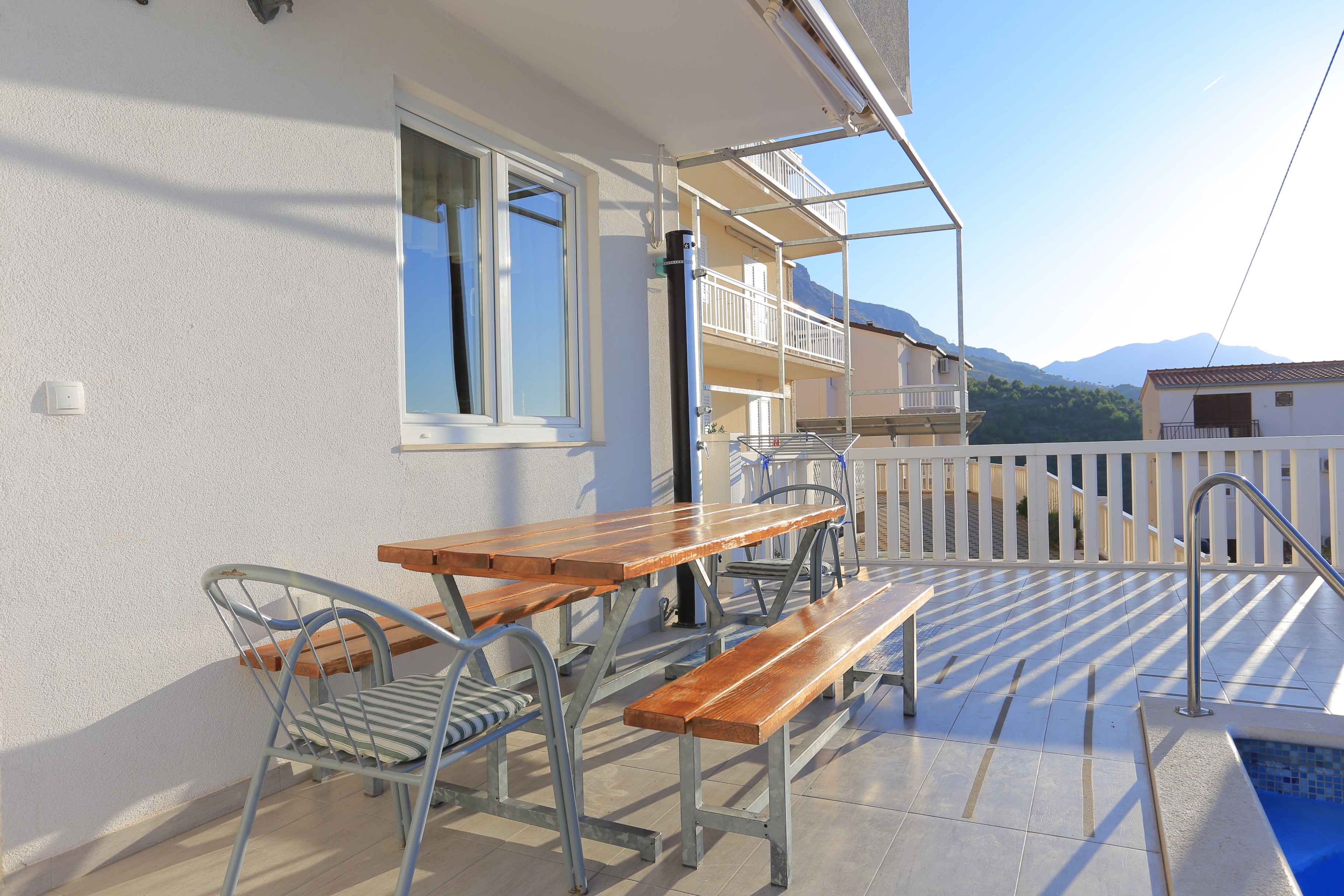 Two bedroom apartment with terrace and sea view Mali Rat, Omiš  A-a