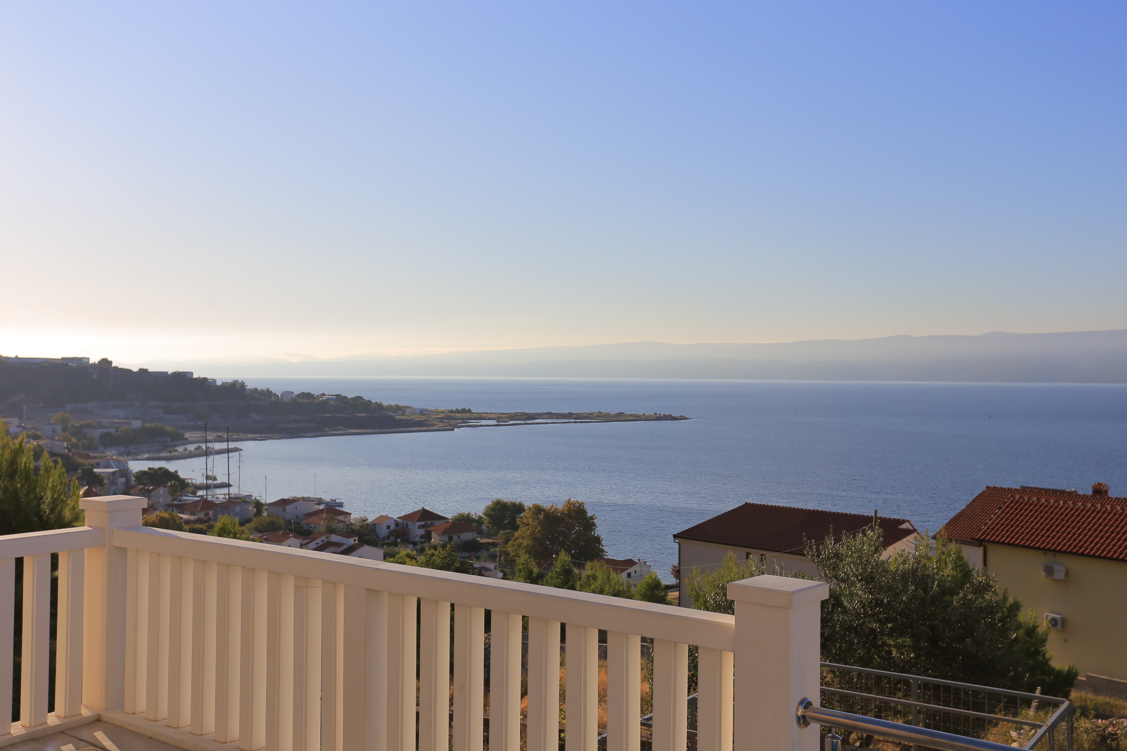 Two bedroom apartment with terrace and sea view Mali Rat, Omiš  A-a