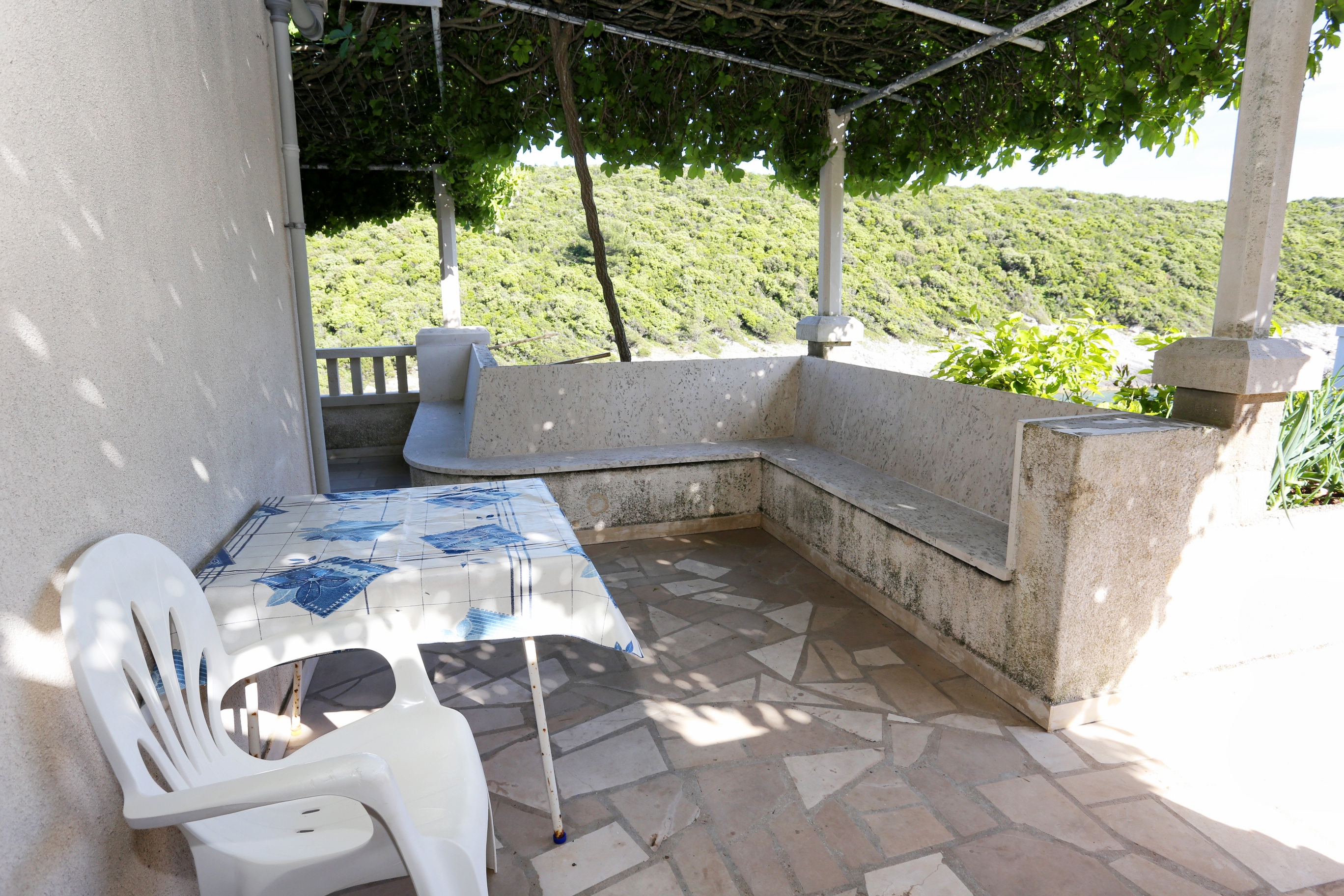 Two bedroom apartment near beach Cove Rasohatica, Korčula  A-a