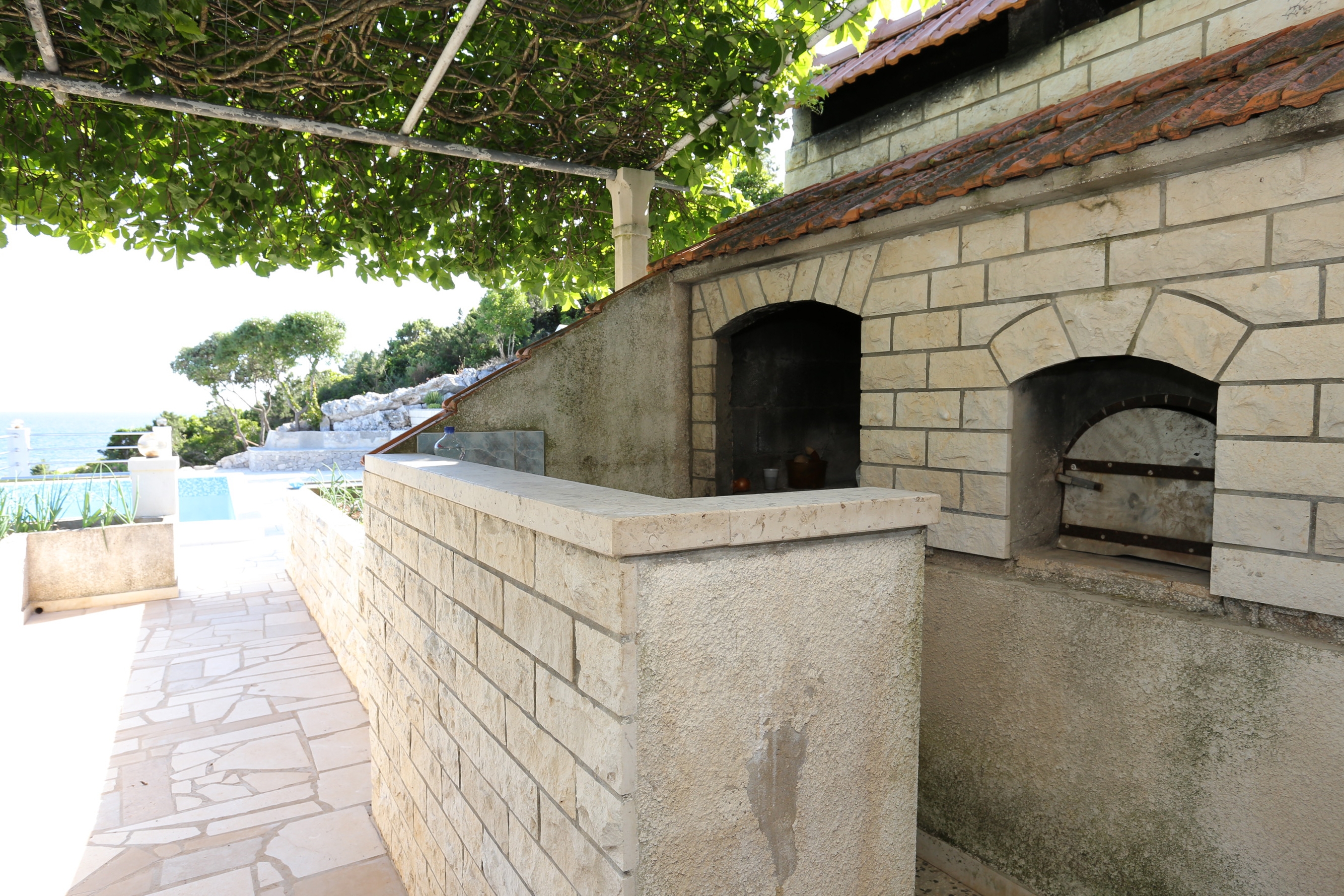 Two bedroom apartment near beach Cove Rasohatica, Korčula  A-a