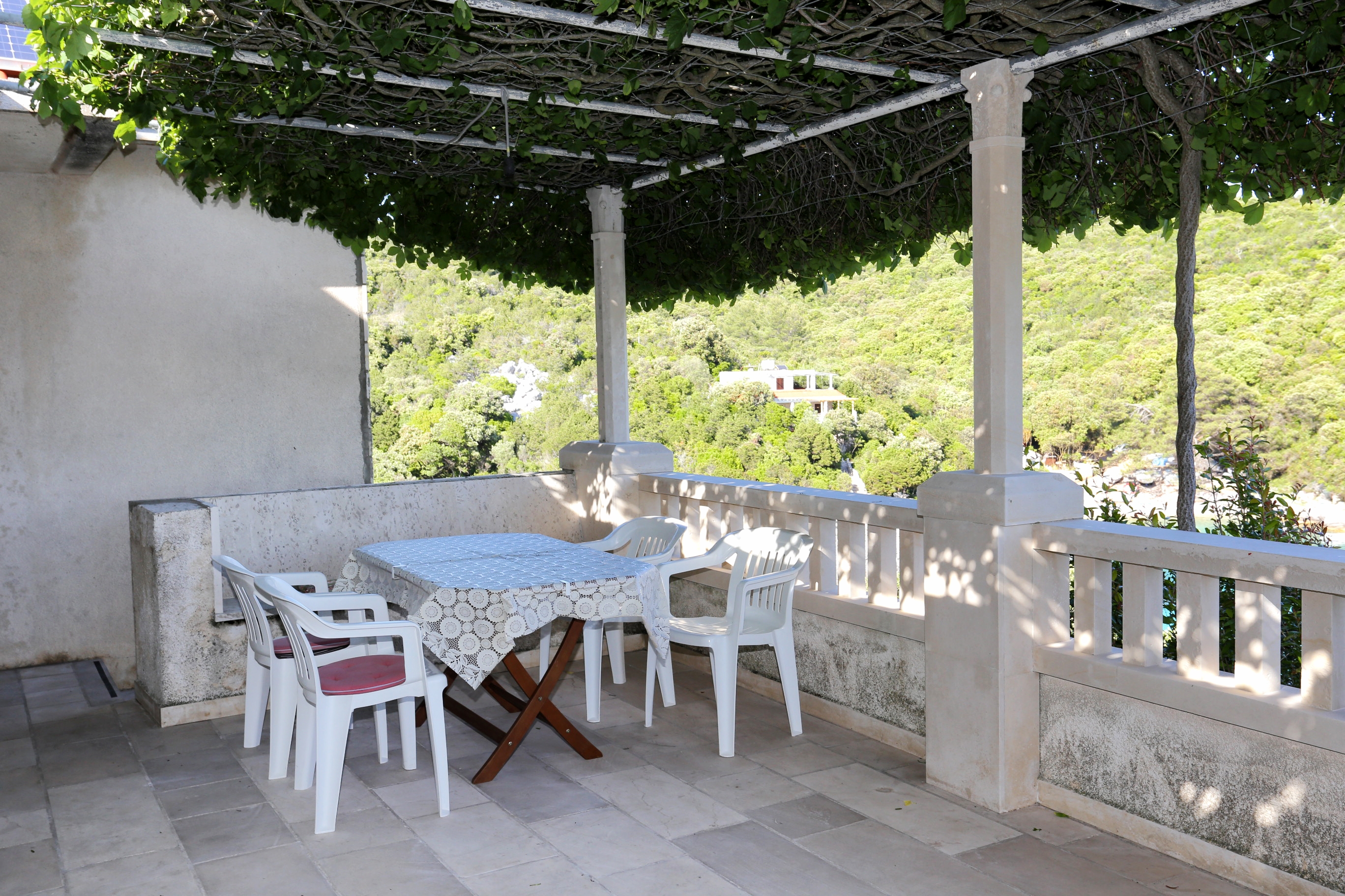Two bedroom apartment near beach Cove Rasohatica, Korčula  A-a