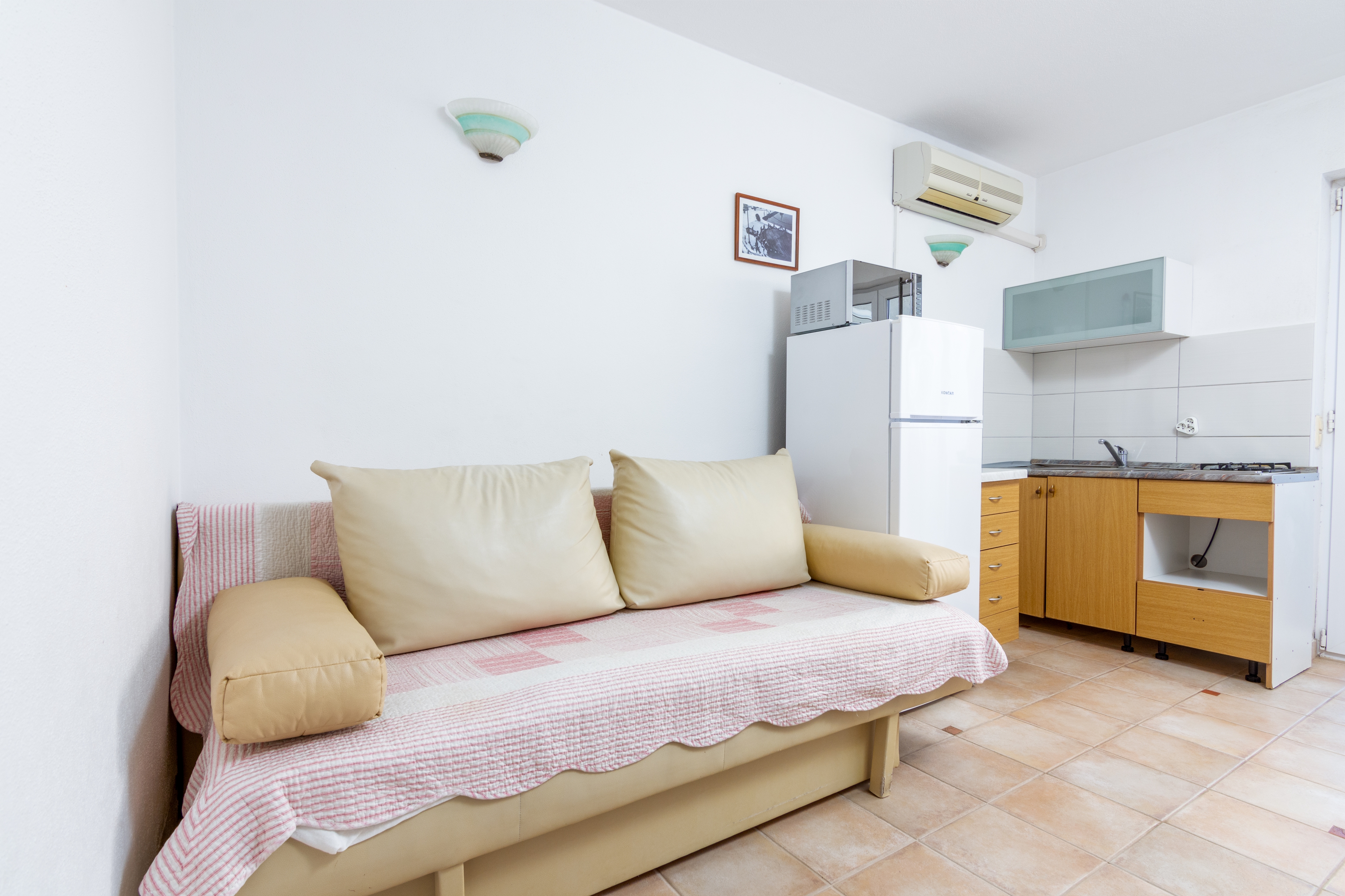 One bedroom apartment with terrace Rovinj (A-9701-b)