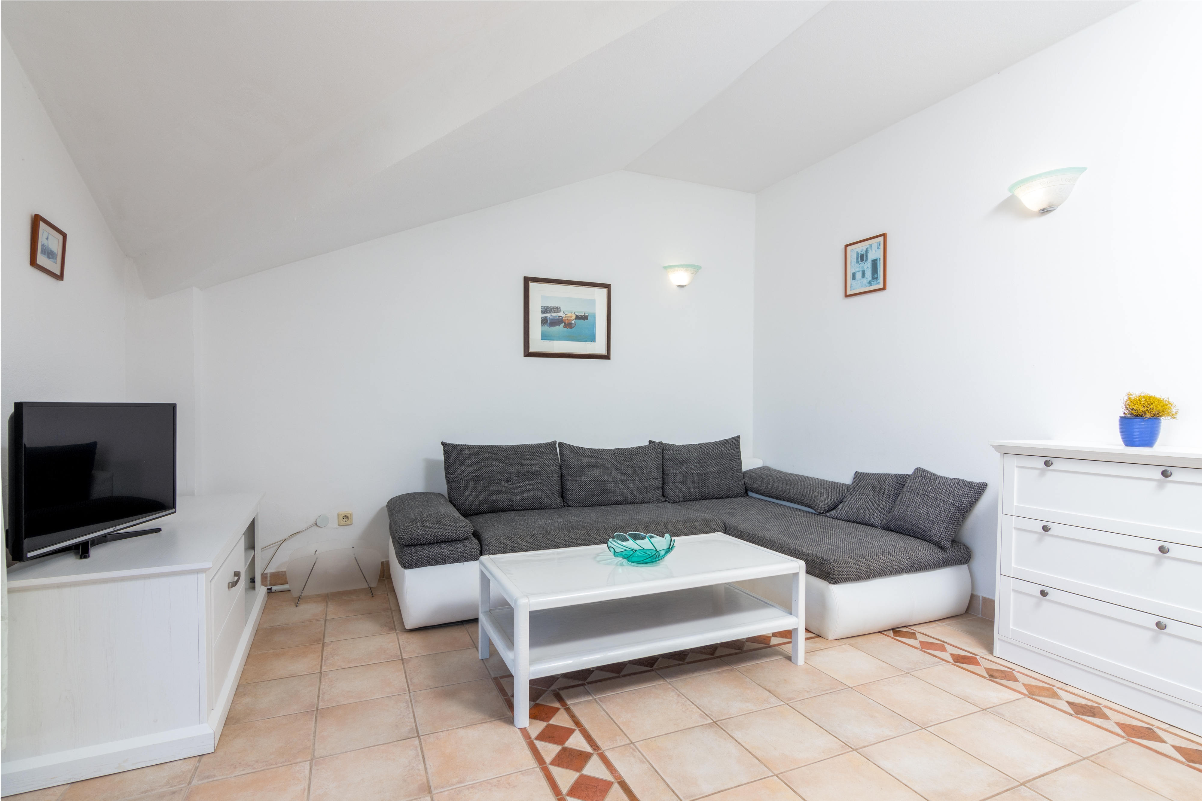 One bedroom apartment with terrace Rovinj (A-9702-a)
