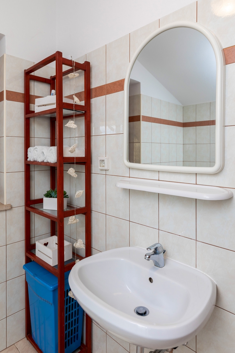 One bedroom apartment with terrace Valbandon, Fažana  A-c