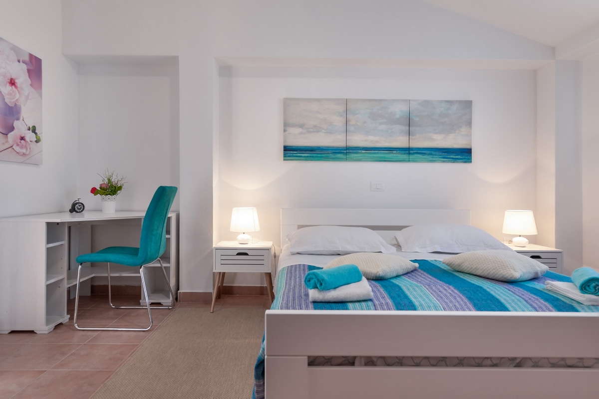 One bedroom apartment with terrace Valbandon, Fažana  A-c