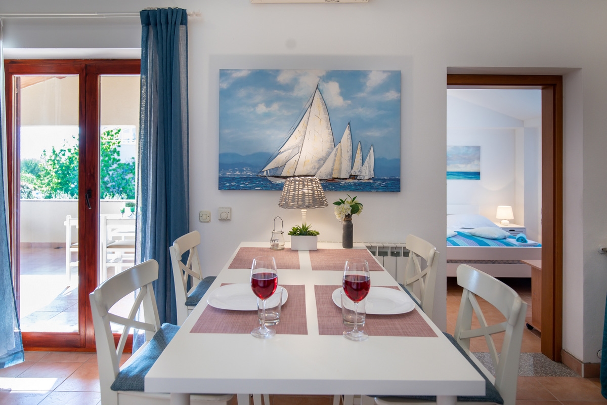 One bedroom apartment with terrace Valbandon, Fažana (A-9708-c)