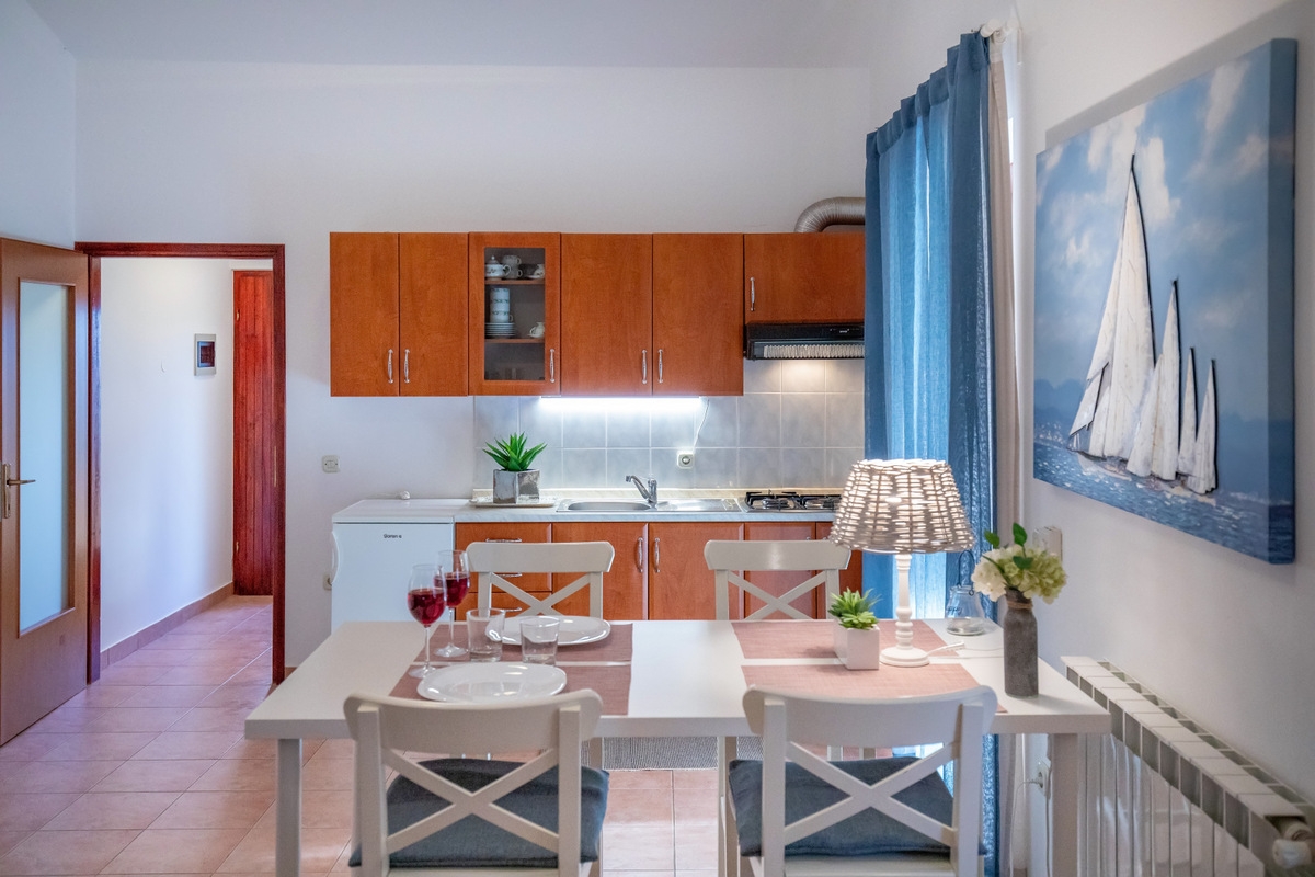 One bedroom apartment with terrace Valbandon, Fažana  A-c