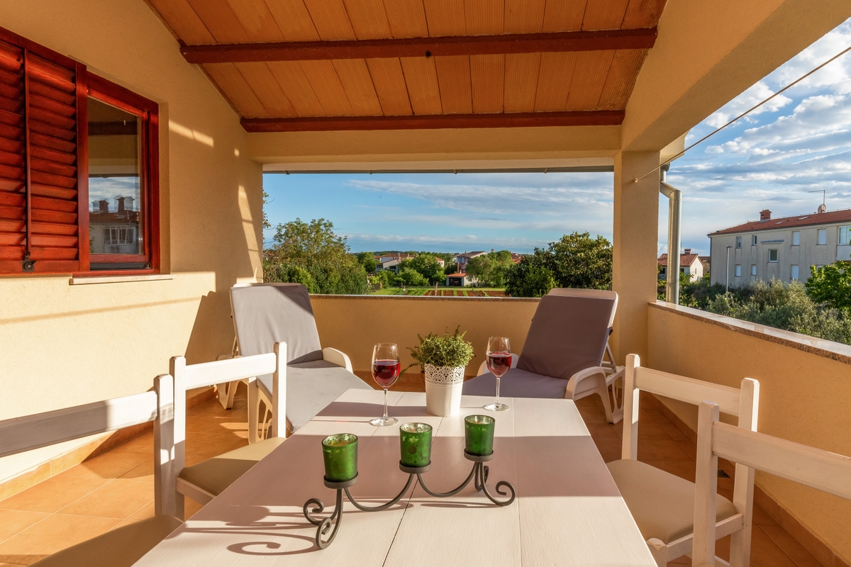 One bedroom apartment with terrace Valbandon, Fažana  A-c