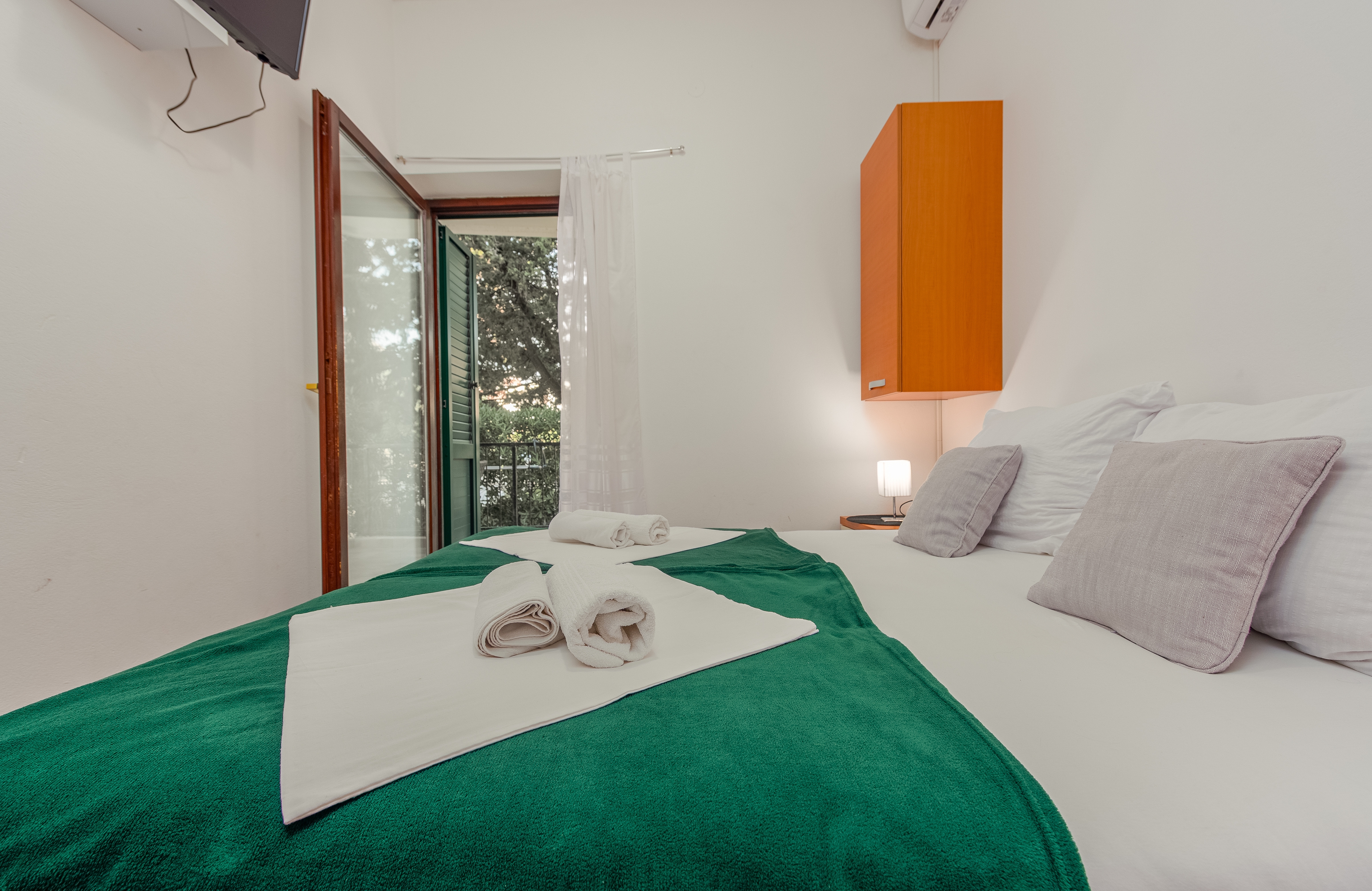 Two bedroom apartment near beach Stara Novalja, Pag (A-9710-c)