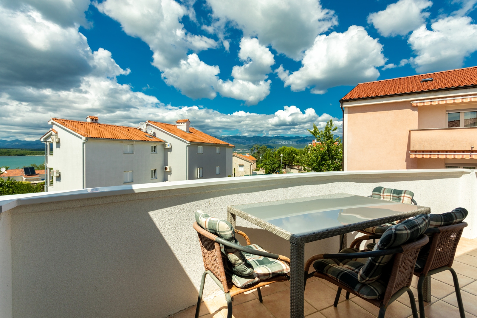 Three bedroom apartment with terrace and sea view Soline, Krk  A-a