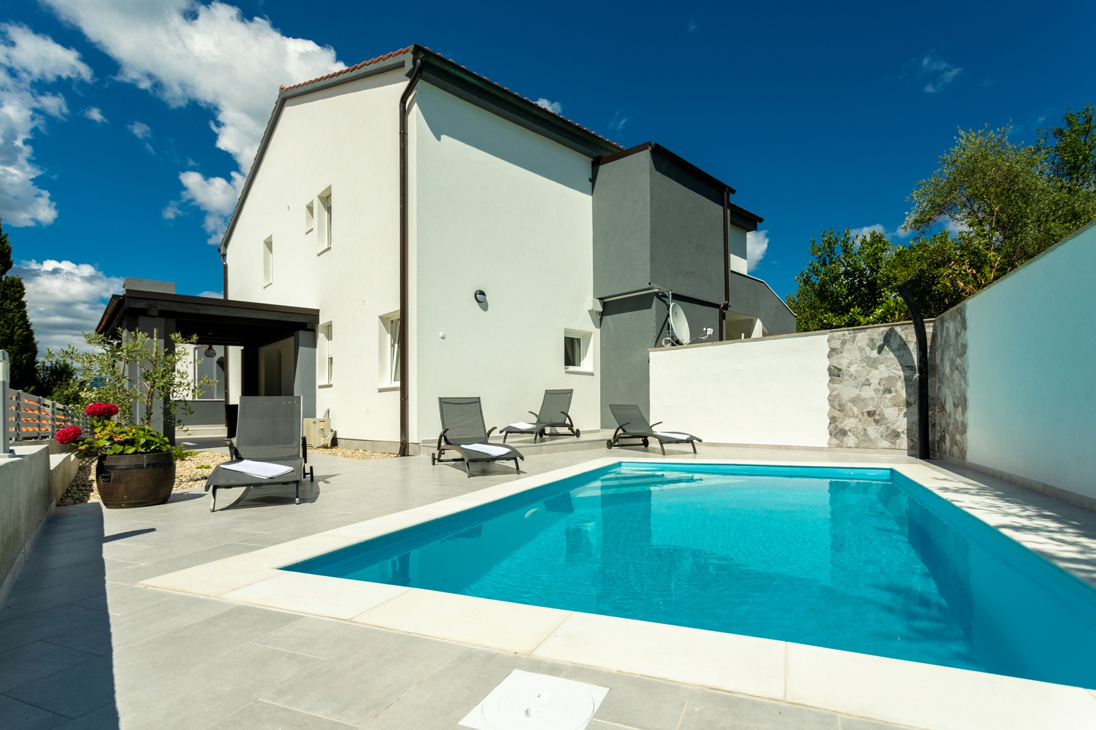 Trosoben apartma S teraso in pogledom na morje Soline, Krk  A-a
