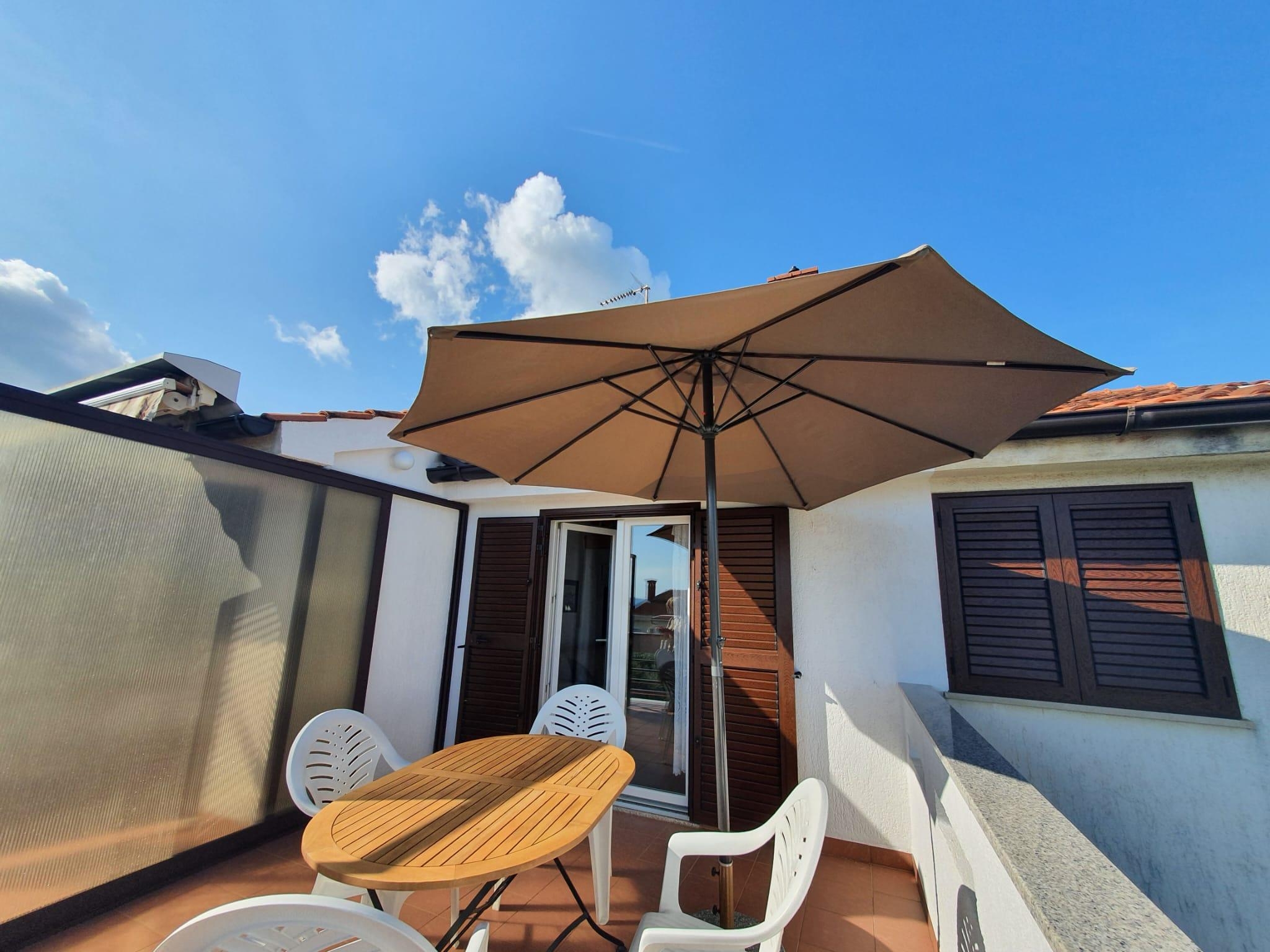 Two bedroom apartment with terrace and sea view Krk  A-a