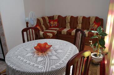 Living room Slatine, Living room in the apartment, dostupna klima i WIFI.