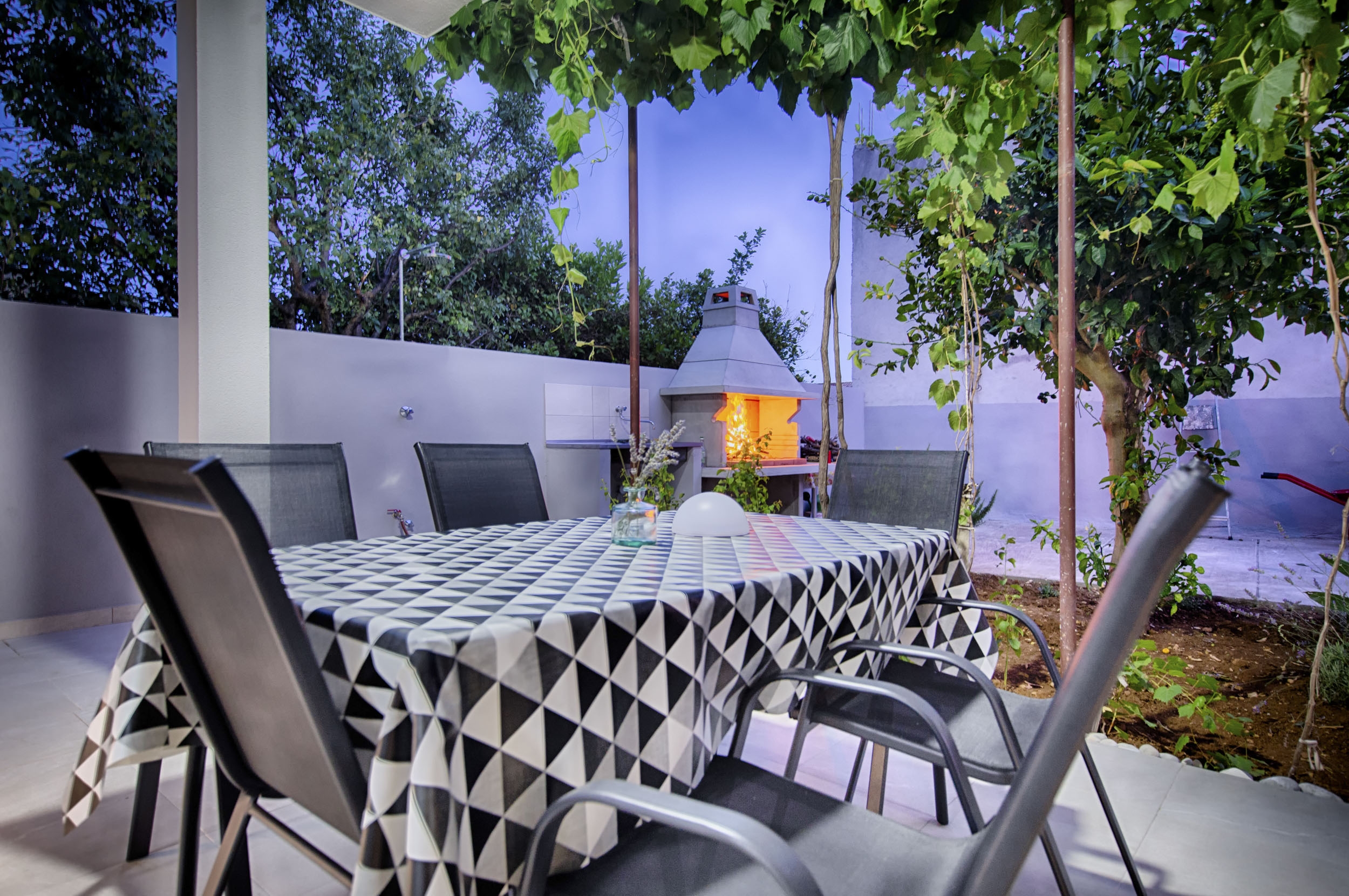 Two bedroom apartment with terrace Komiža, Vis  A-a
