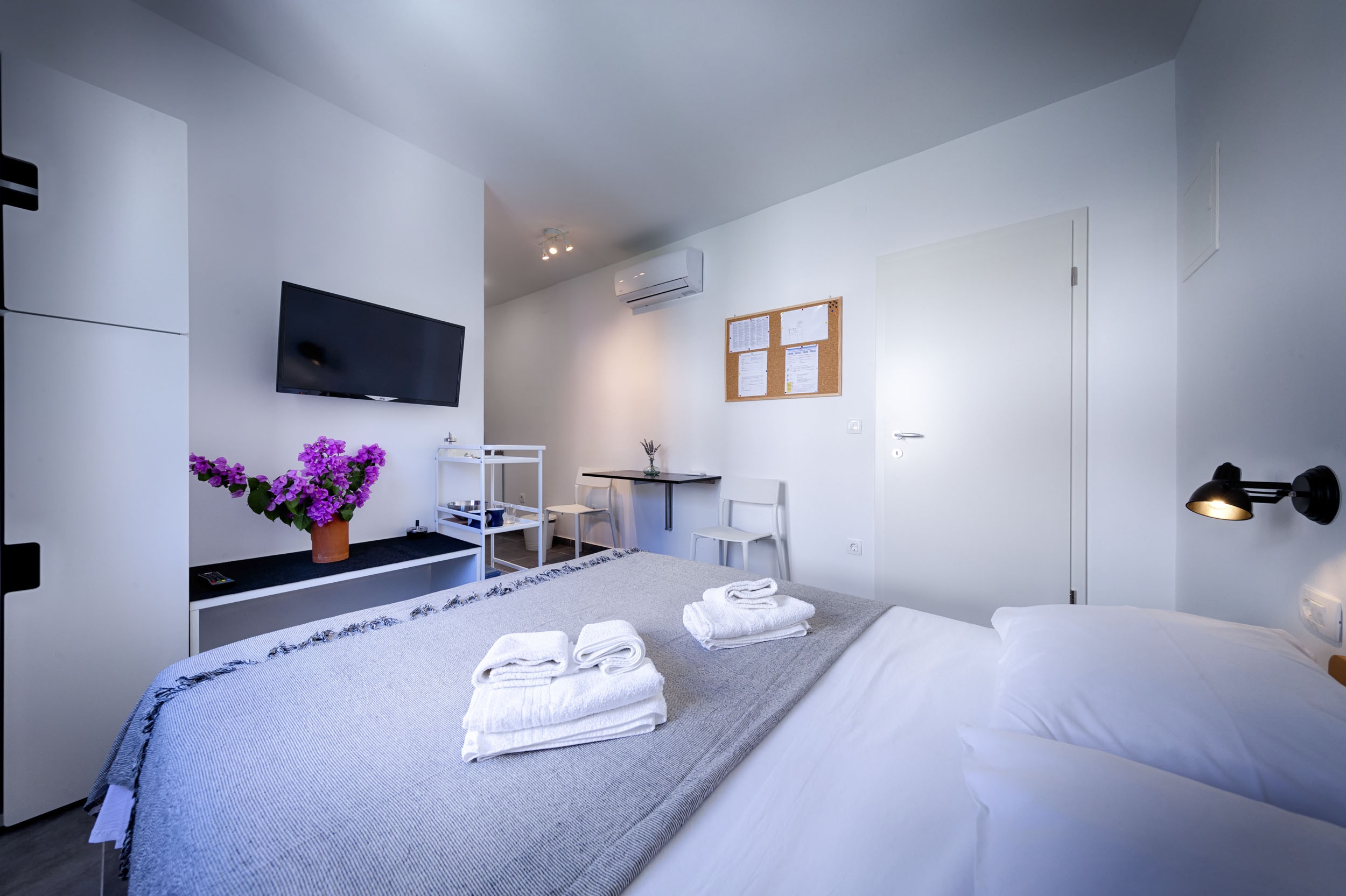 Room with air-conditioning Komiža, Vis (S-9722-a)