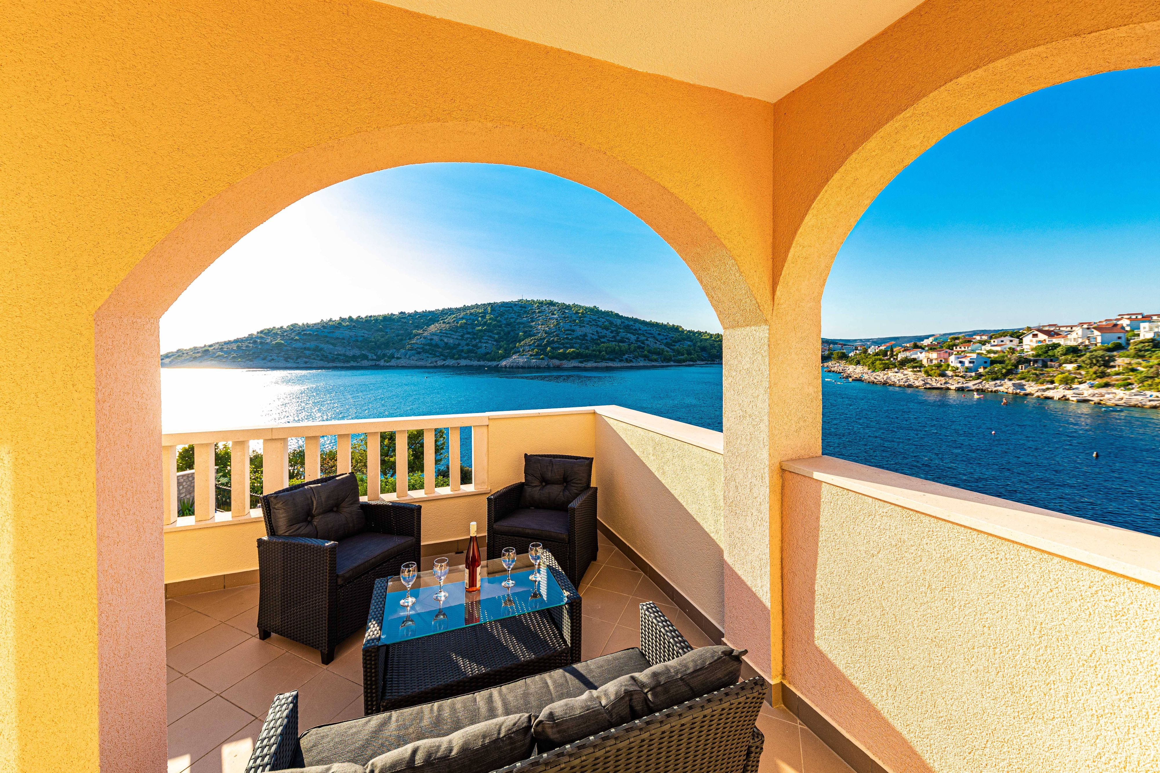 Four bedroom apartment near beach Ražanj, Rogoznica  A-a