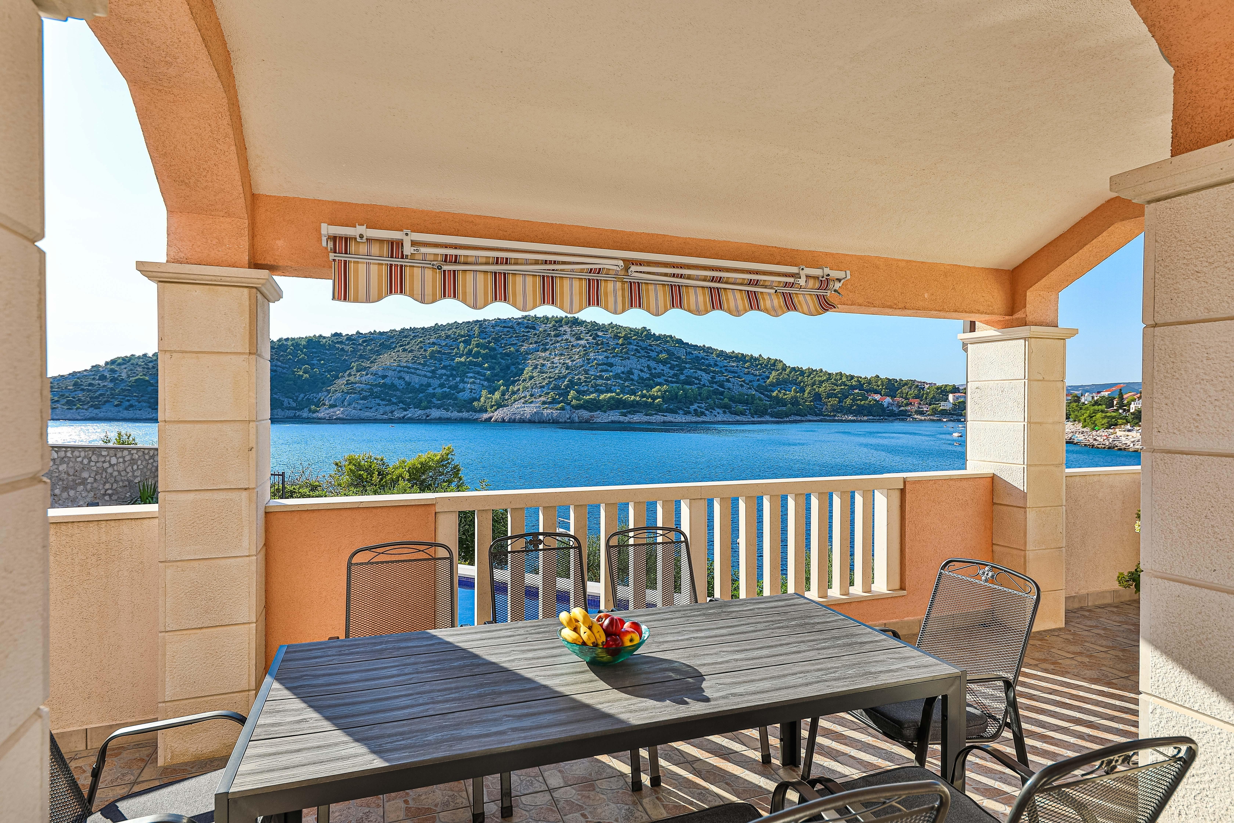 Four bedroom apartment near beach Ražanj, Rogoznica  A-a