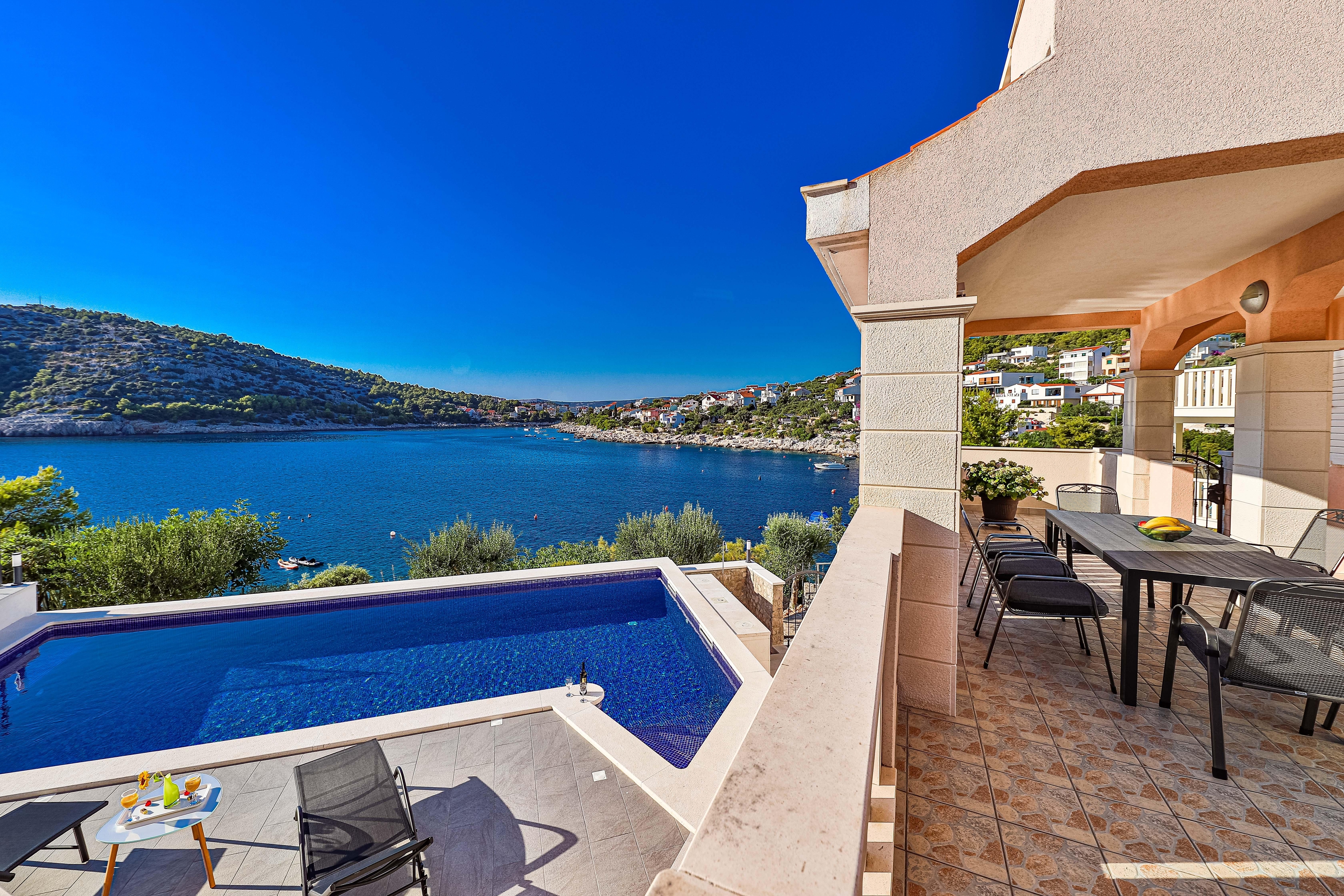 Four bedroom apartment near beach Ražanj, Rogoznica  A-a