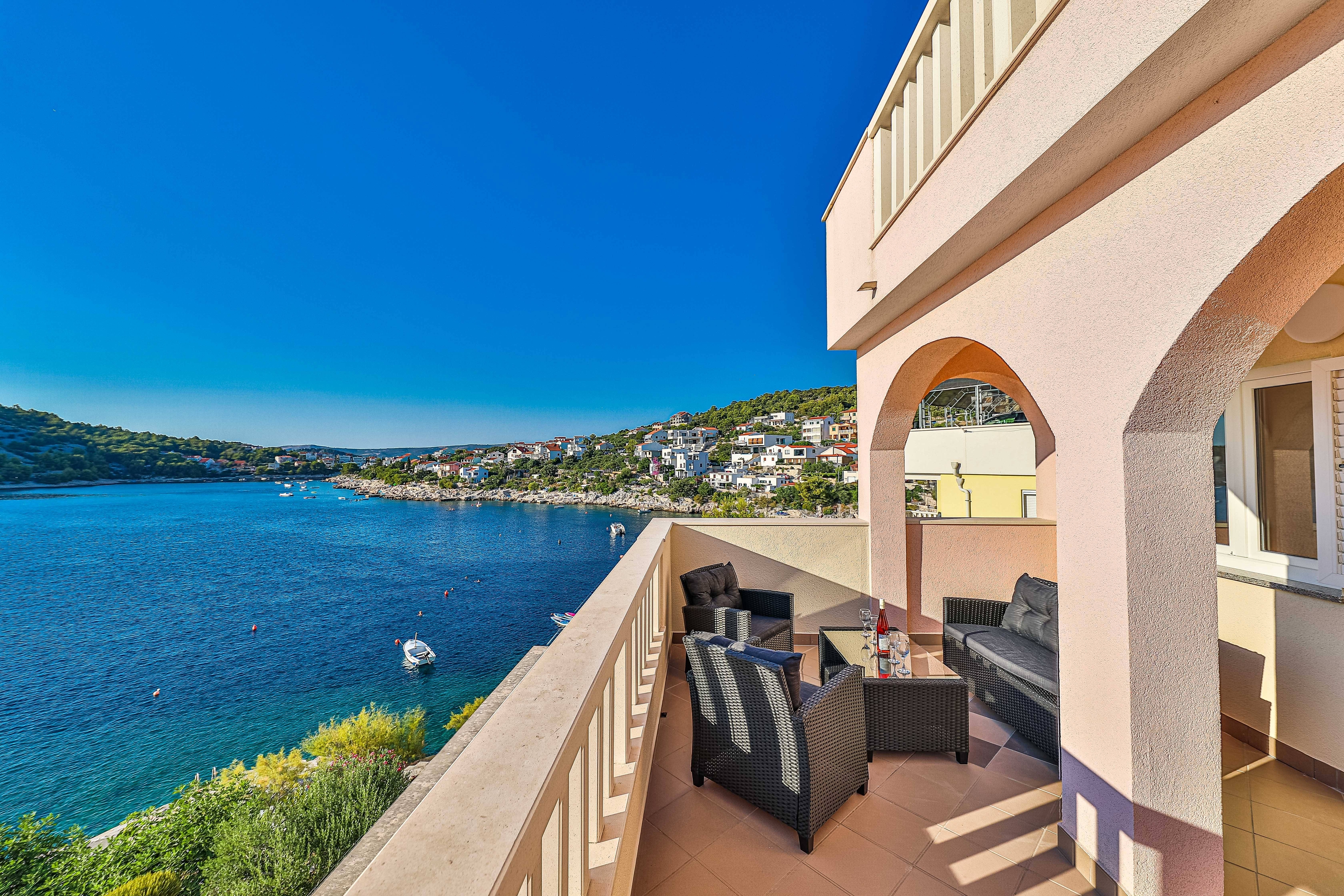 Four bedroom apartment near beach Ražanj, Rogoznica  A-a