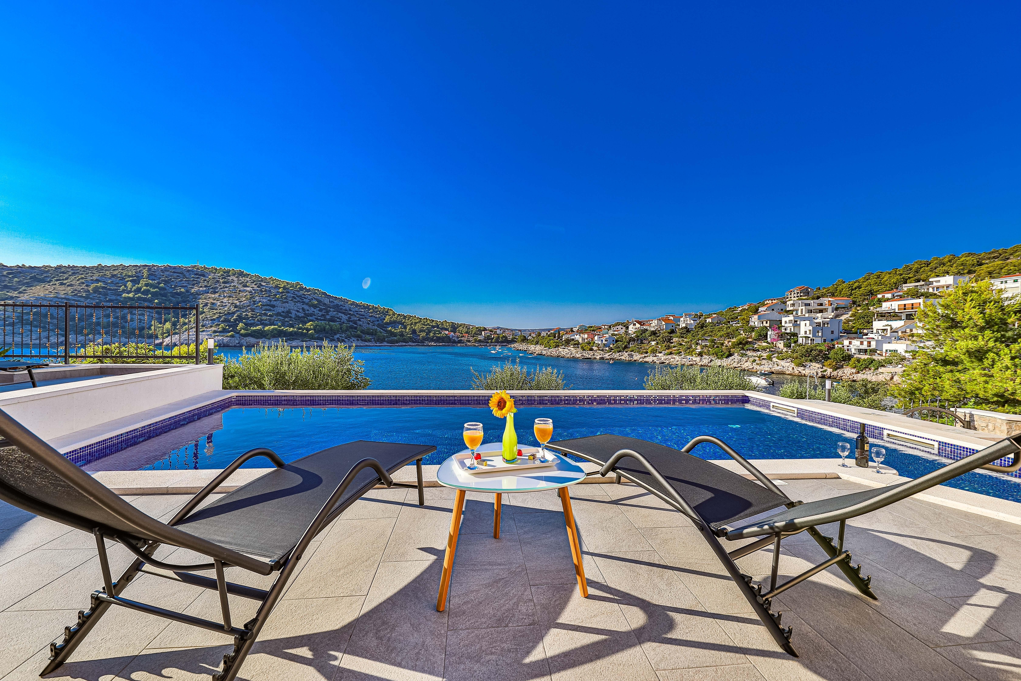 Four-bedroom apartment near beach Ražanj, Rogoznica (A-9723-a)