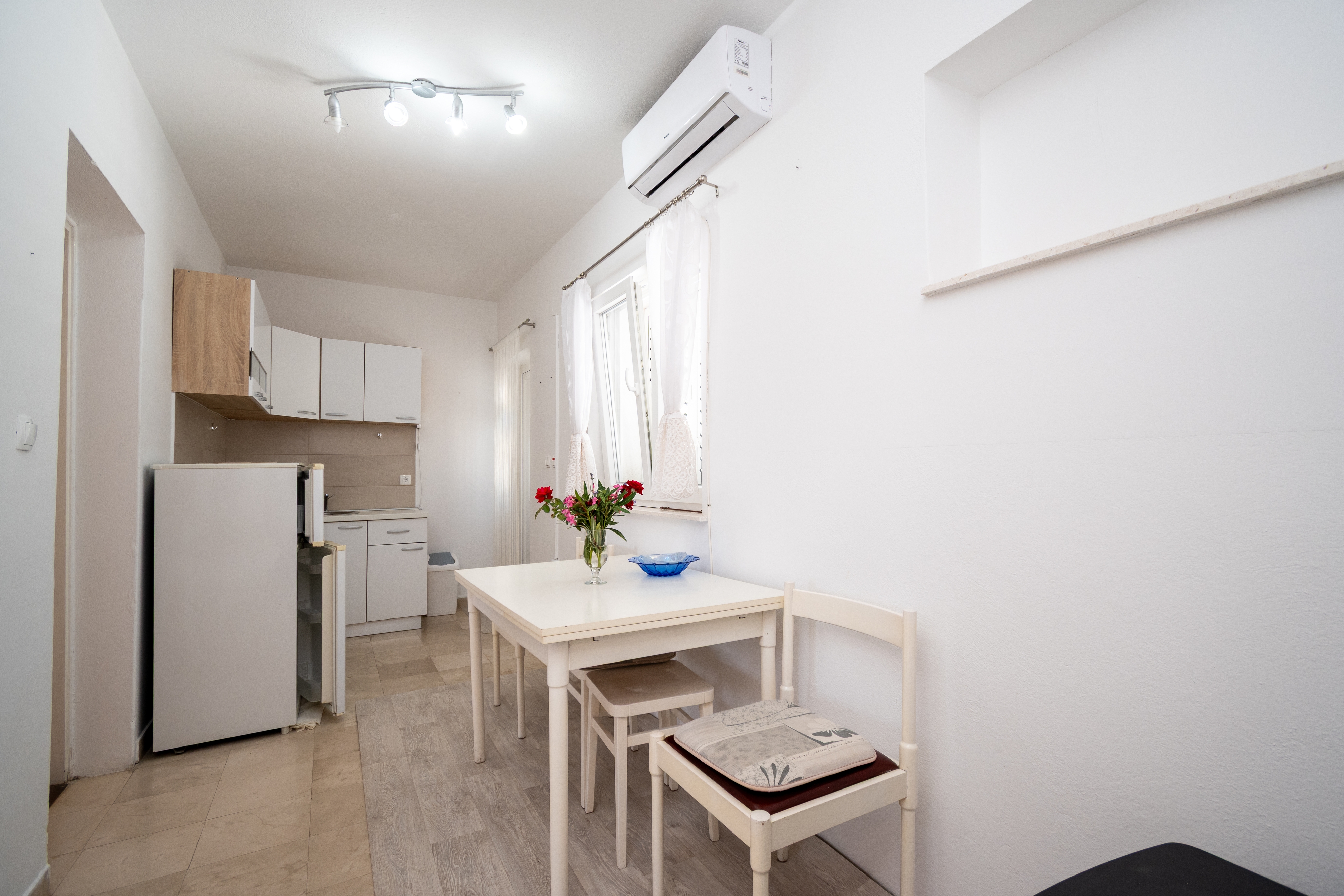 Studio flat near beach Stara Novalja, Pag (AS-9725-a)