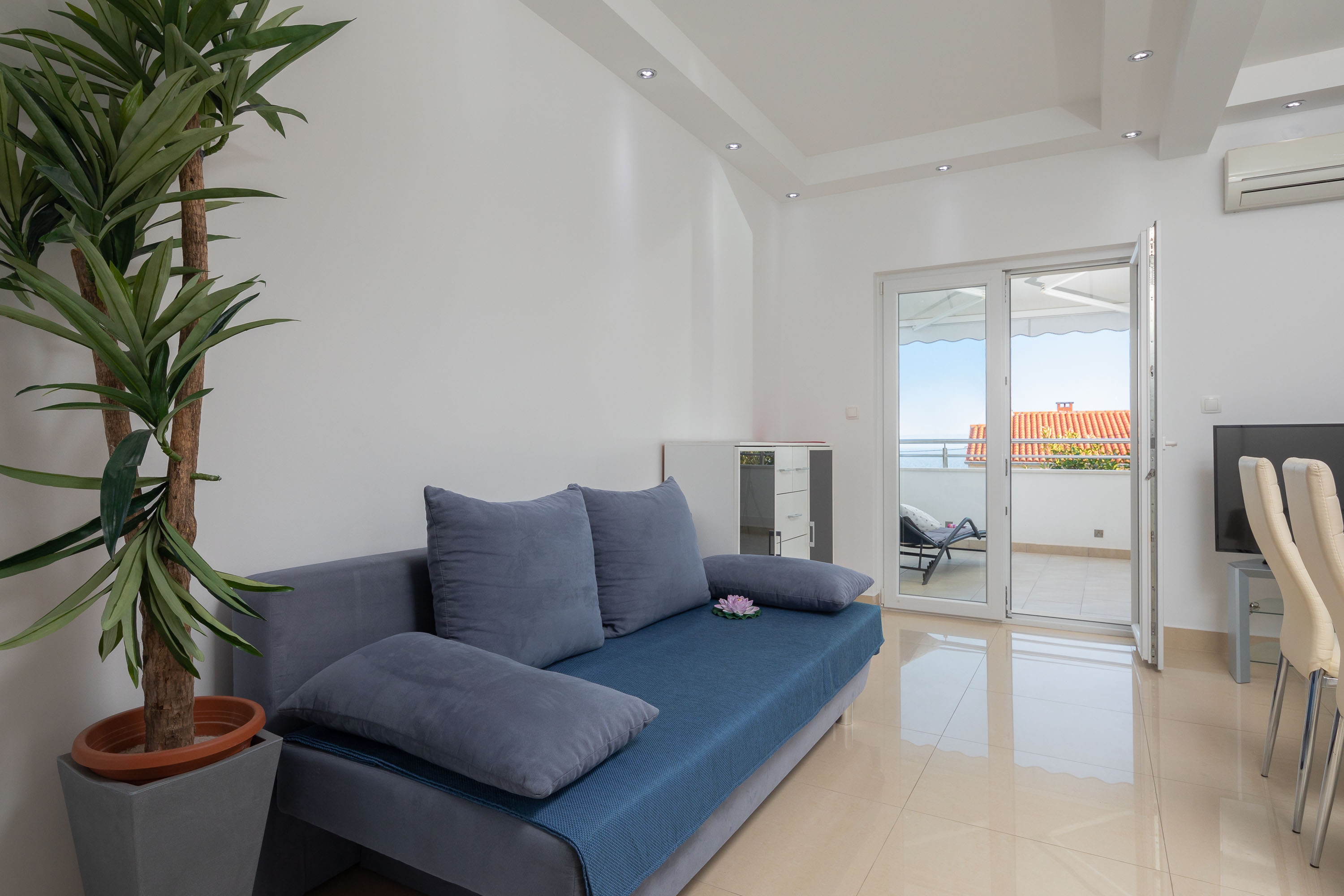 Two bedroom apartment with terrace and sea view Seget Vranjica, Trogir (A-978-b) Two bedroom apartment with terrace and sea view Seget Vranjica, Trogir (A-978-b)