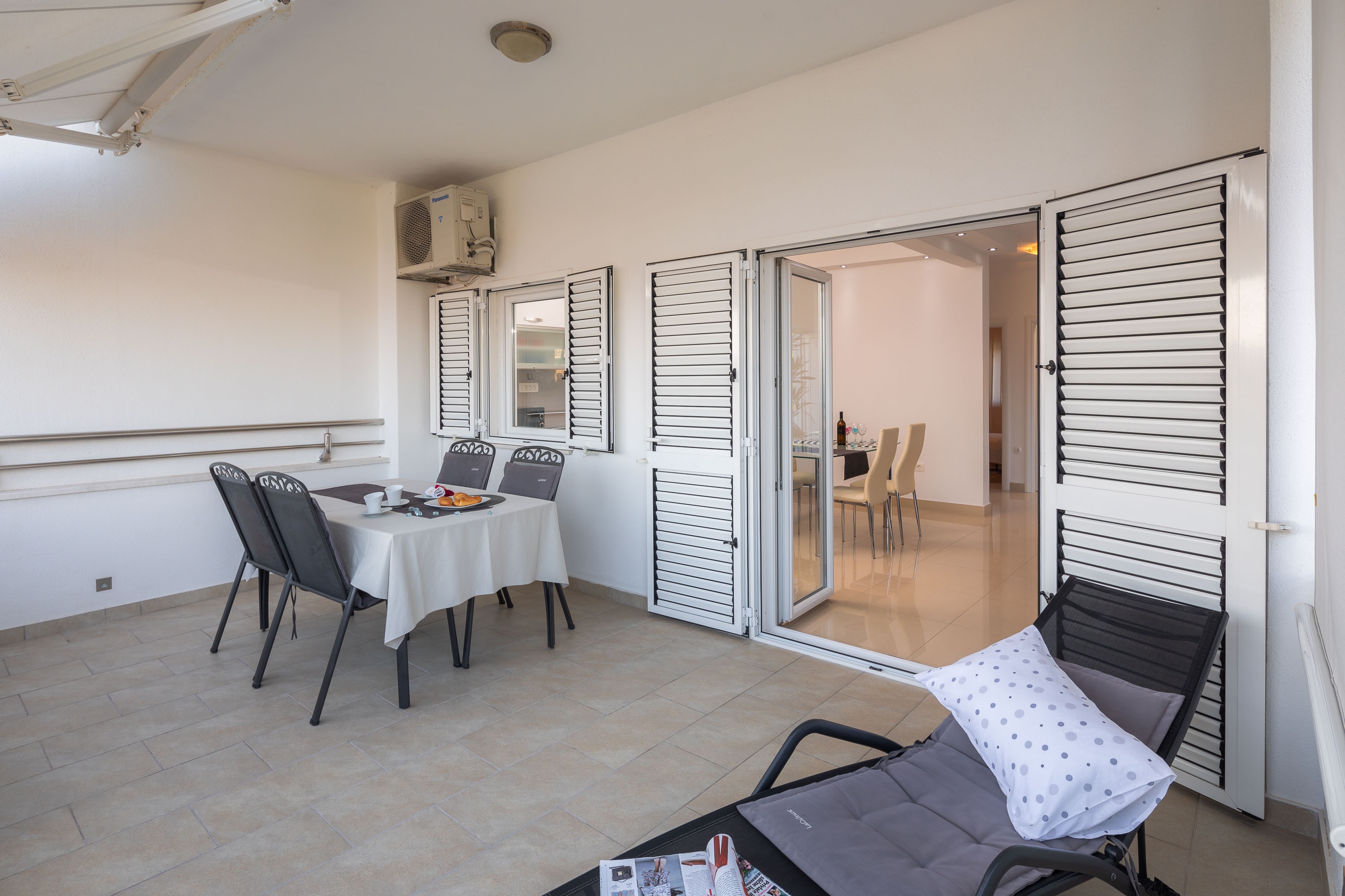 Two bedroom apartment with terrace and sea view Seget Vranjica, Trogir  A-b