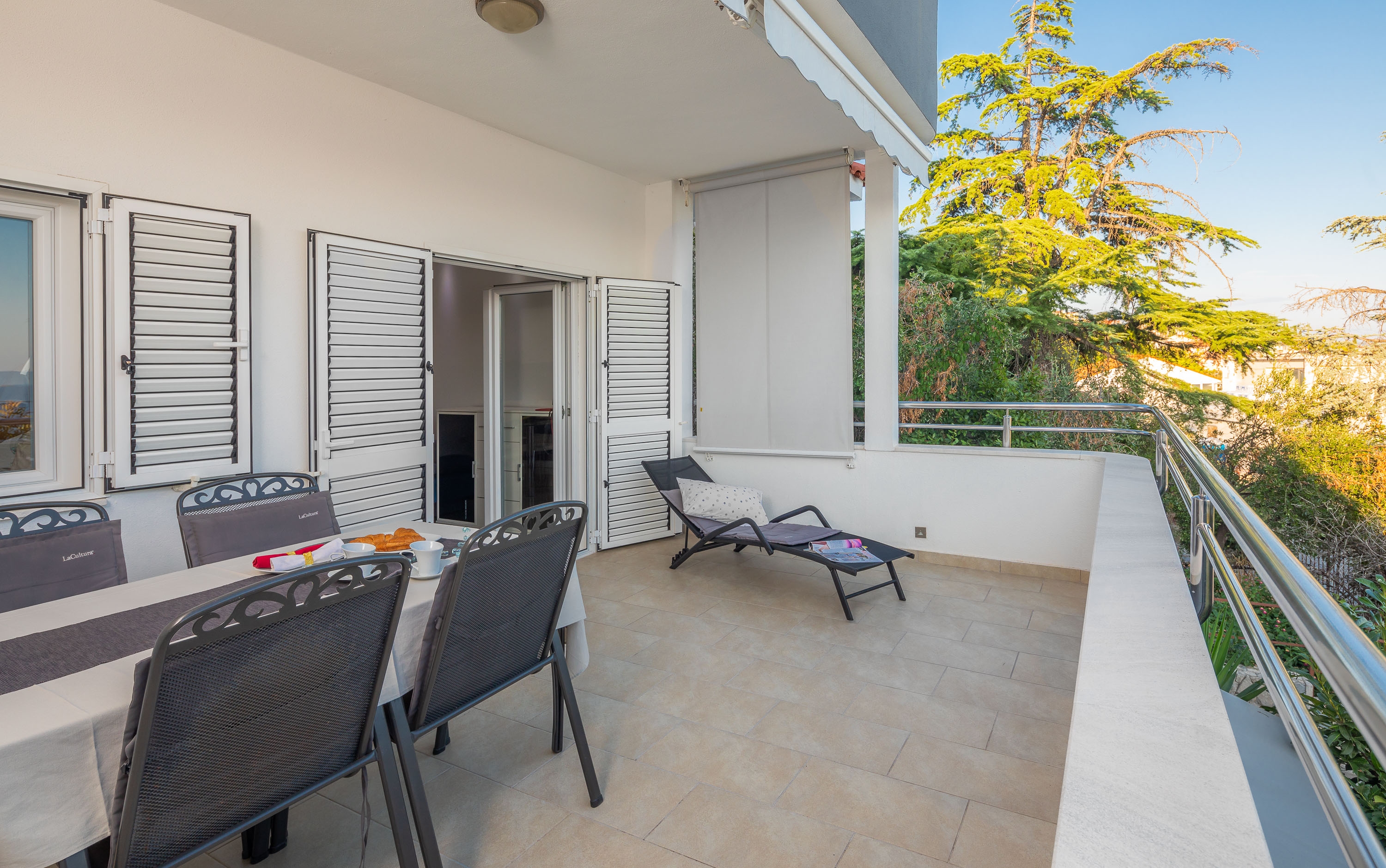 Two bedroom apartment with terrace and sea view Seget Vranjica, Trogir  A-b