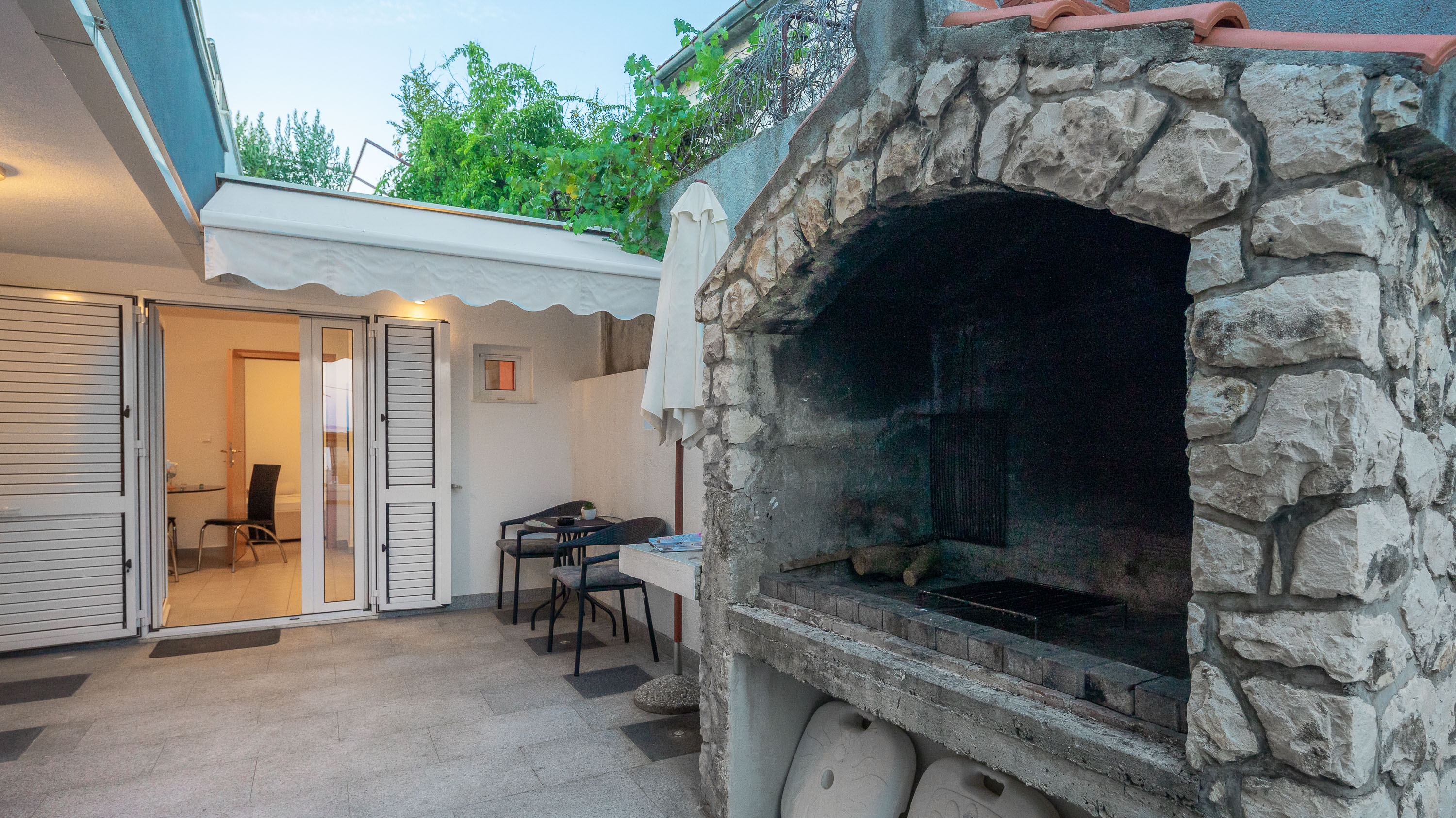One bedroom apartment with terrace Seget Vranjica, Trogir  A-c
