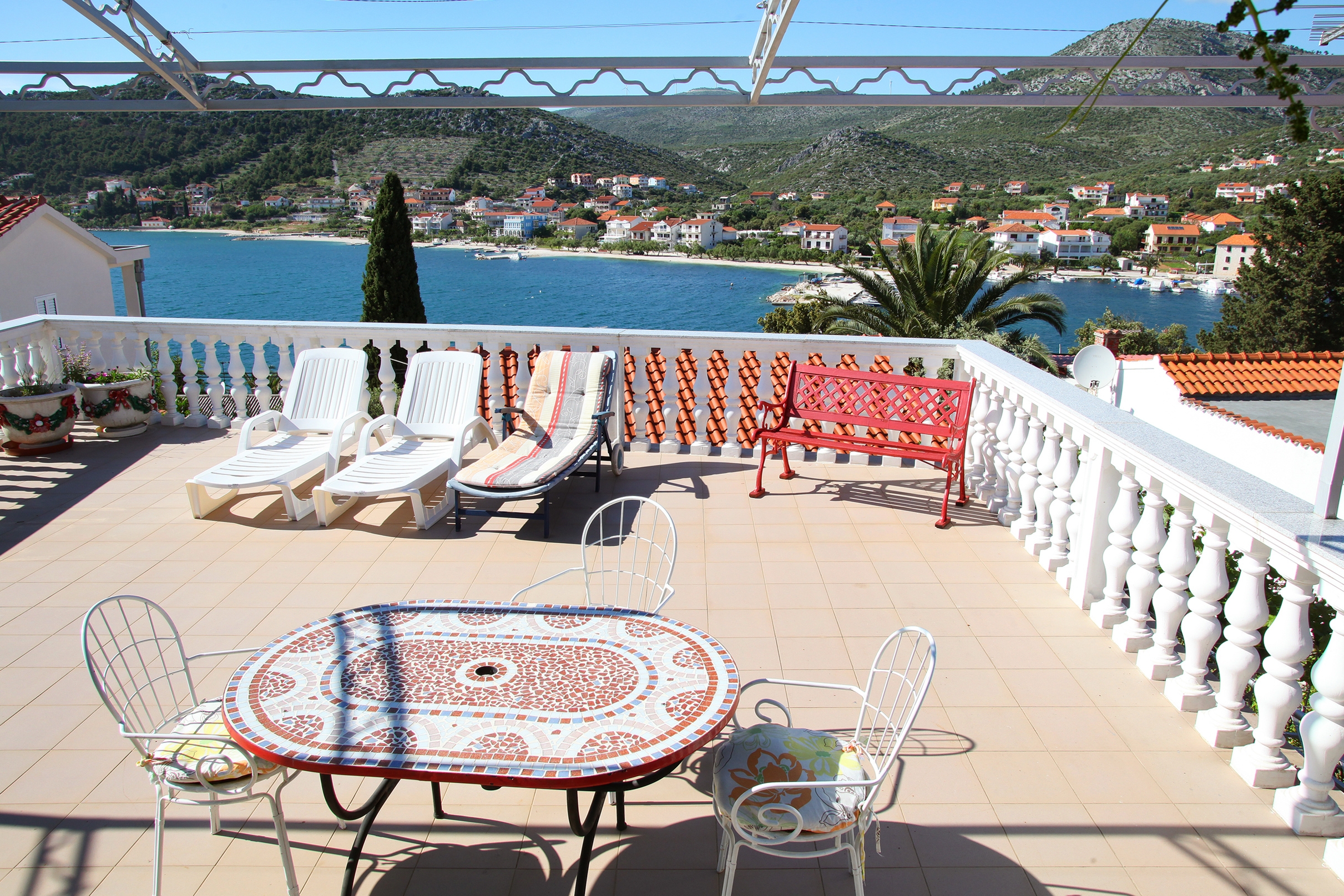 Two bedroom apartment with terrace and sea view Seget Vranjica, Trogir  A-a